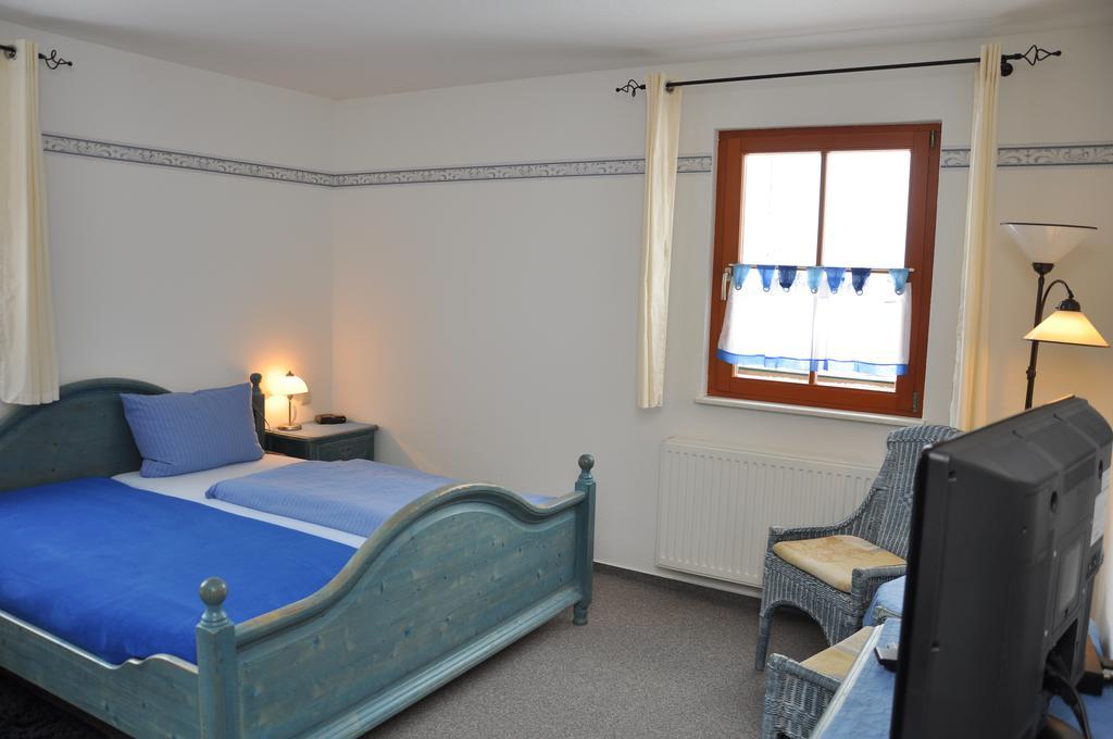 Steakhouse & Pension Crazy Horse Suhl Quarto foto