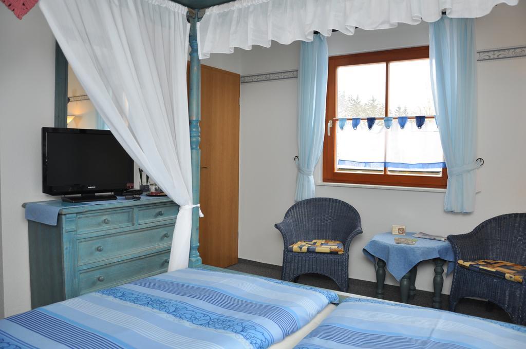 Steakhouse & Pension Crazy Horse Suhl Quarto foto
