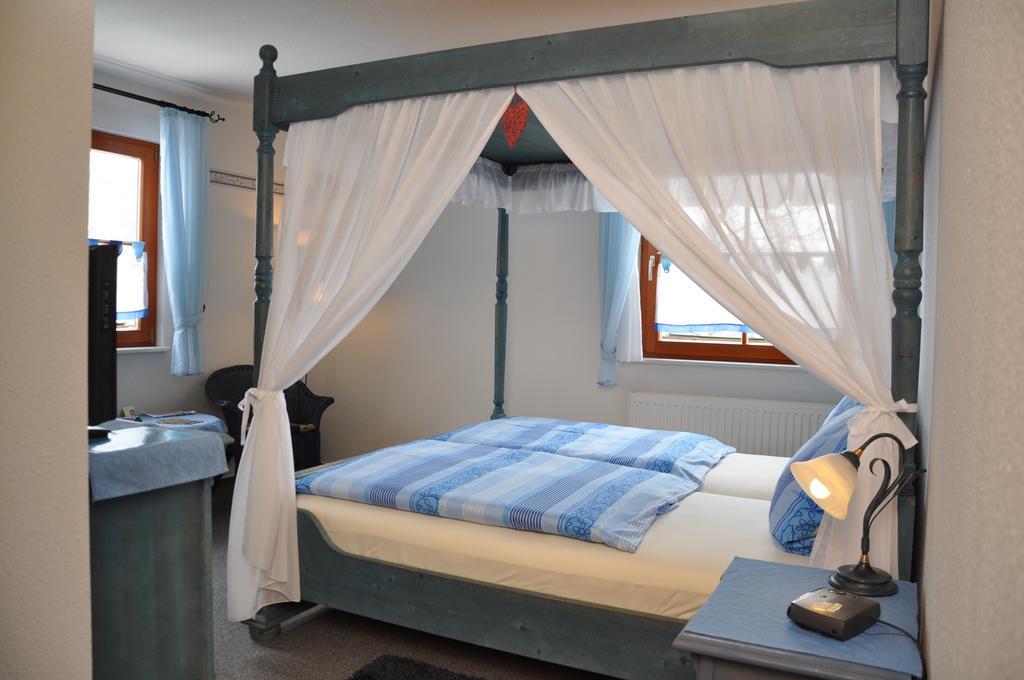 Steakhouse & Pension Crazy Horse Suhl Quarto foto