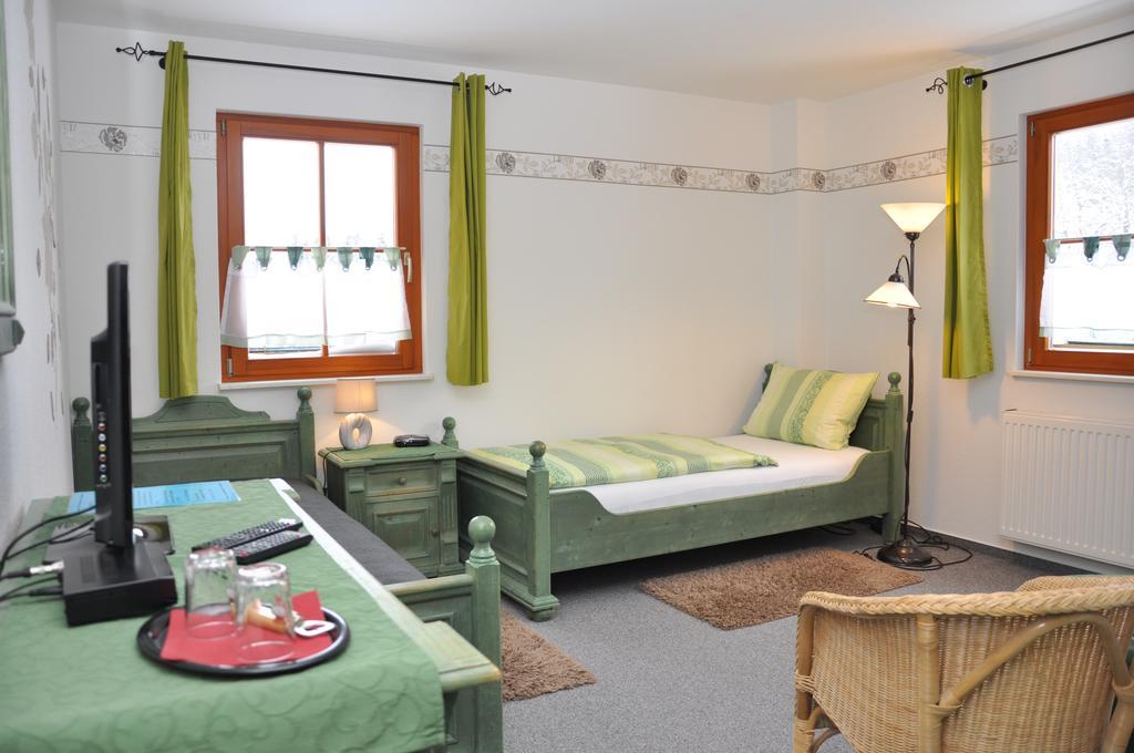 Steakhouse & Pension Crazy Horse Suhl Quarto foto